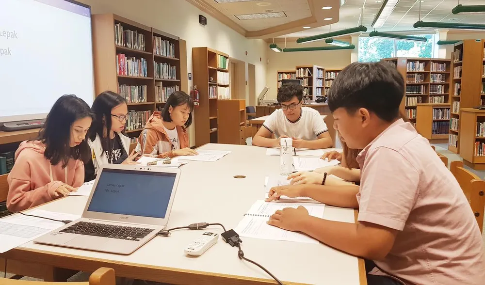 Tập đoàn giáo dục Nguyễn Hoàng trao hơn 1.000 suất học bổng quốc tế cho học sinh, sinh viên  ảnh 2