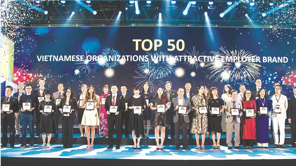 Công ty CP Tập đoàn Xây dựng Hòa Bình 4 năm liêp tiếp đạt Tốp 100 Nơi làm việc tốt nhất ảnh 2