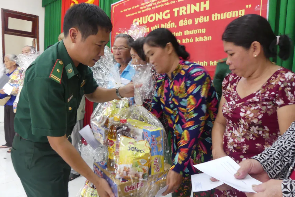 Nhiều hoạt động đền ơn đáp nghĩa tại Cần Giờ ảnh 4