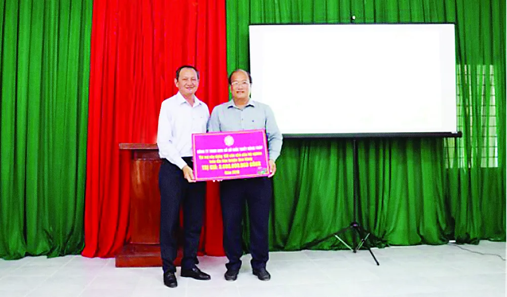 Công ty TNHH MTV Xổ số kiến thiết Đồng Tháp bàn giao Nhà tình thương cho hộ nghèo tại huyện Tam Nông ảnh 1 Công ty TNHH MTV Xổ số kiến thiết Đồng Tháp bàn giao Nhà tình thương cho hộ nghèo tại huyện Tam Nông ảnh 1