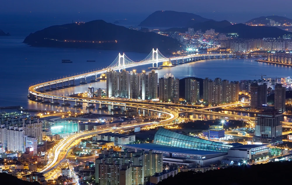 Cầu Gwangan, ở TP Busan. Ảnh: KTO