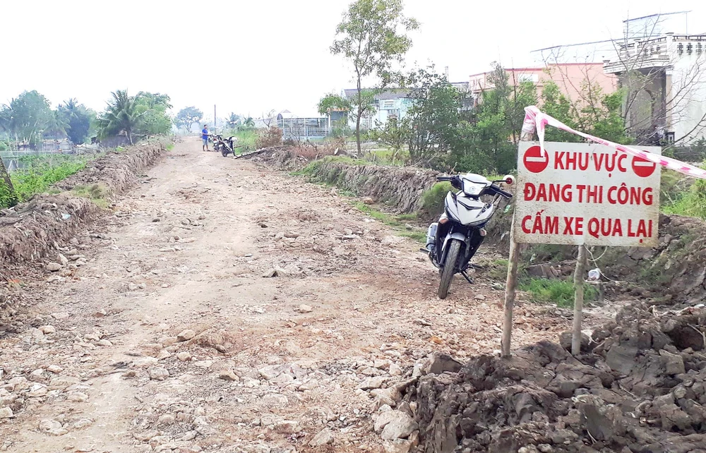 Đê biển Tây ở Cà Mau, đoạn vòng qua cống Đá Bạc bị thắt “cổ chai” do vướng mặt bằng