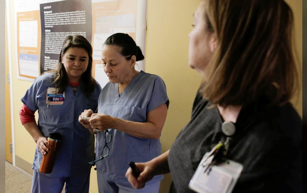 Các chuyên gia y tế tại Trung tâm Y tế Harborview ở Seattle, Washington, Mỹ, ngày 29-2-2020. Ảnh: REUTERS