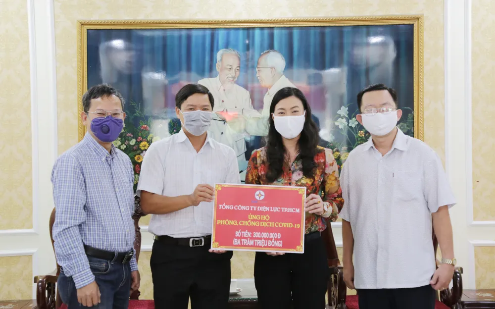 Tổng công ty Điện lực TPHCM (EVNHCMC) ủng hộ 300 triệu đồng phòng chống dịch Covid-19