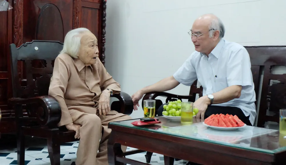 Lãnh đạo TPHCM thăm các gia đình chính sách ảnh 2 Lãnh đạo TPHCM thăm các gia đình chính sách ảnh 2