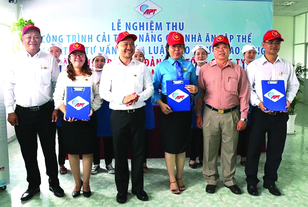 Sát cánh cùng người lao động vượt qua dịch bệnh ảnh 1