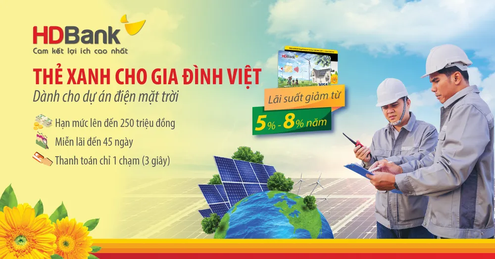 HDBank trao “Thẻ Xanh cho gia đình Việt” cho khách hàng đầu tiên ảnh 2 HDBank trao “Thẻ Xanh cho gia đình Việt” cho khách hàng đầu tiên ảnh 2