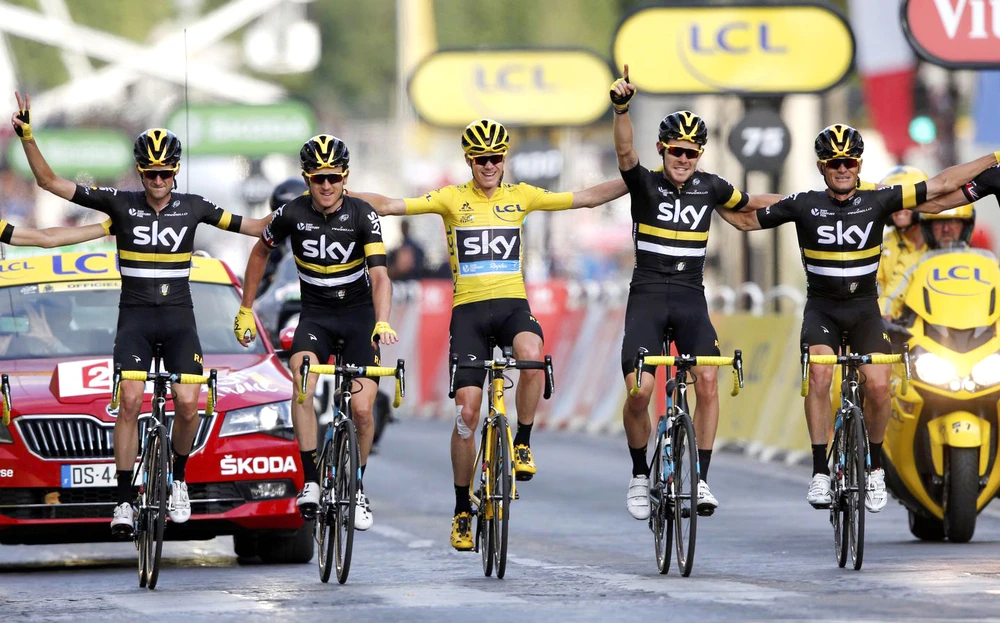 Chris Froome (Áo vàng) từng được ví là không thể thay thế trong đội đua Sky