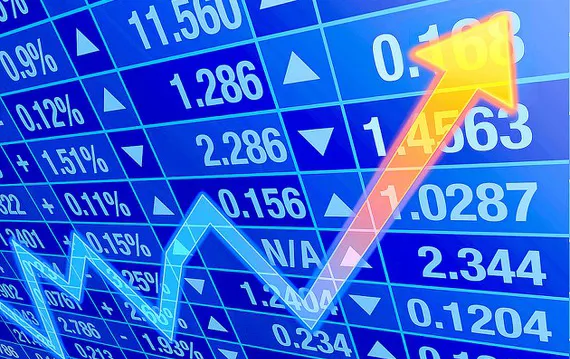 VN-Index vượt 900 điểm