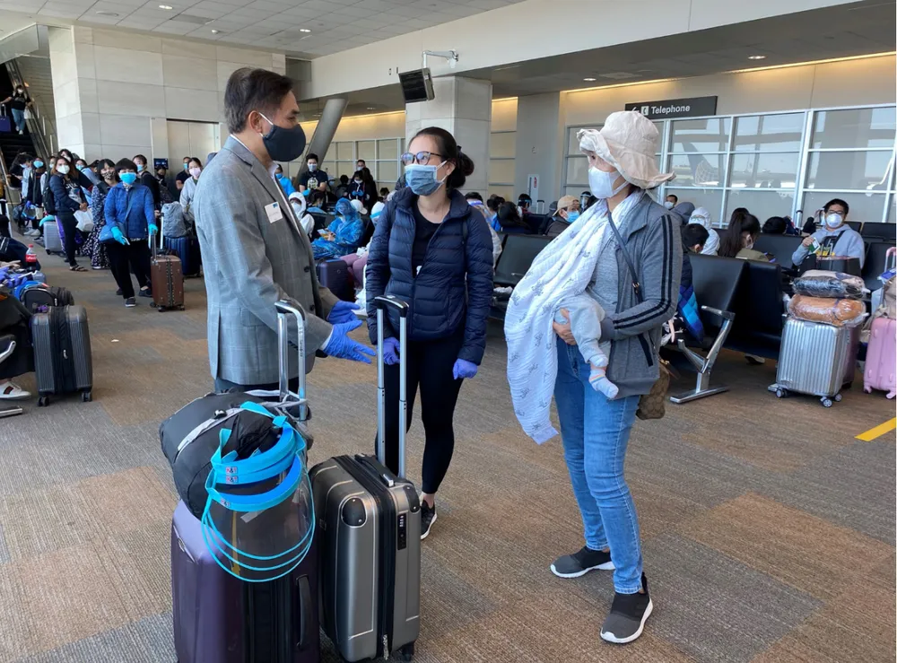 Đại dịch Covid-19 trên đất Mỹ - Thấm thía 2 chữ đồng bào ảnh 6