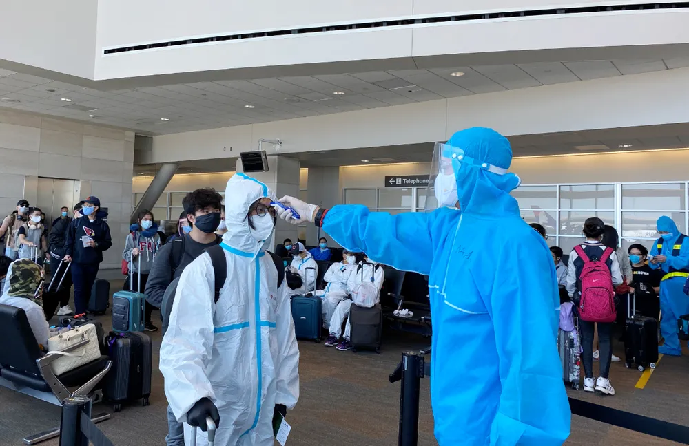 Đại dịch Covid-19 trên đất Mỹ - Thấm thía 2 chữ đồng bào ảnh 3