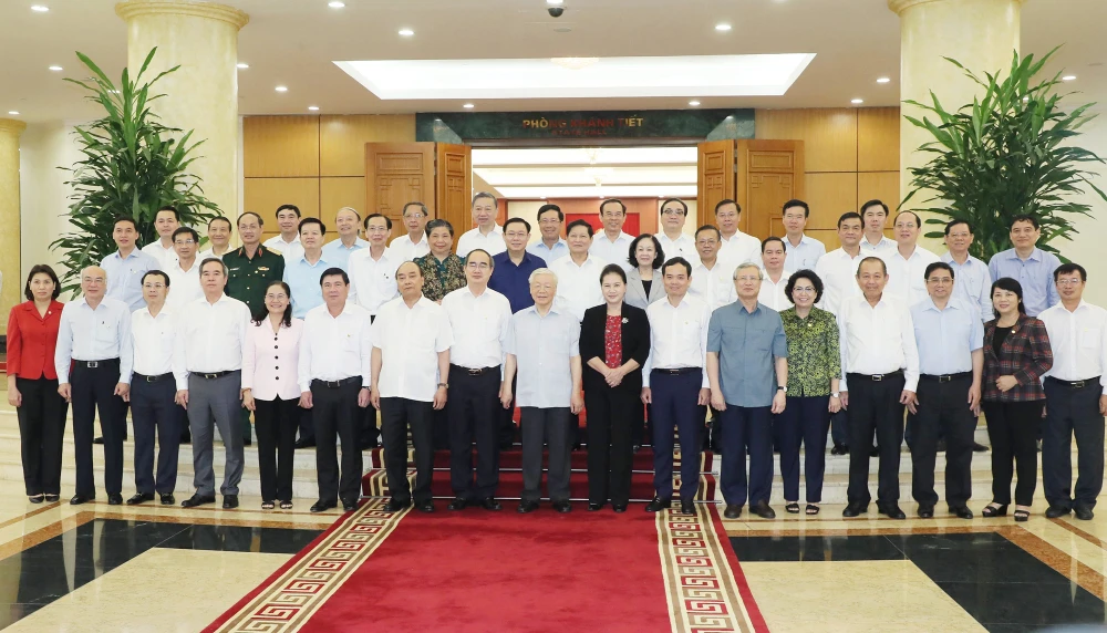 Nghị quyết Trung ương 4 với công tác nhân sự nhiệm kỳ mới - Bài 3: Quyết tâm của hai thành phố lớn nhất nước ảnh 1 Nghị quyết Trung ương 4 với công tác nhân sự nhiệm kỳ mới - Bài 3: Quyết tâm của hai thành phố lớn nhất nước ảnh 1
