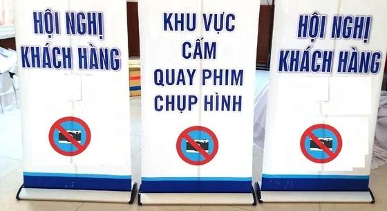 Lạm quyền cấm quay phim, chụp hình