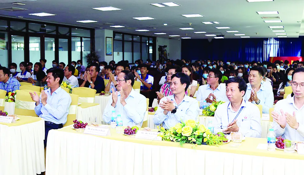 Hòa Bình ký kết MOU với Đại học Sư phạm Kỹ thuật TPHCM ảnh 1