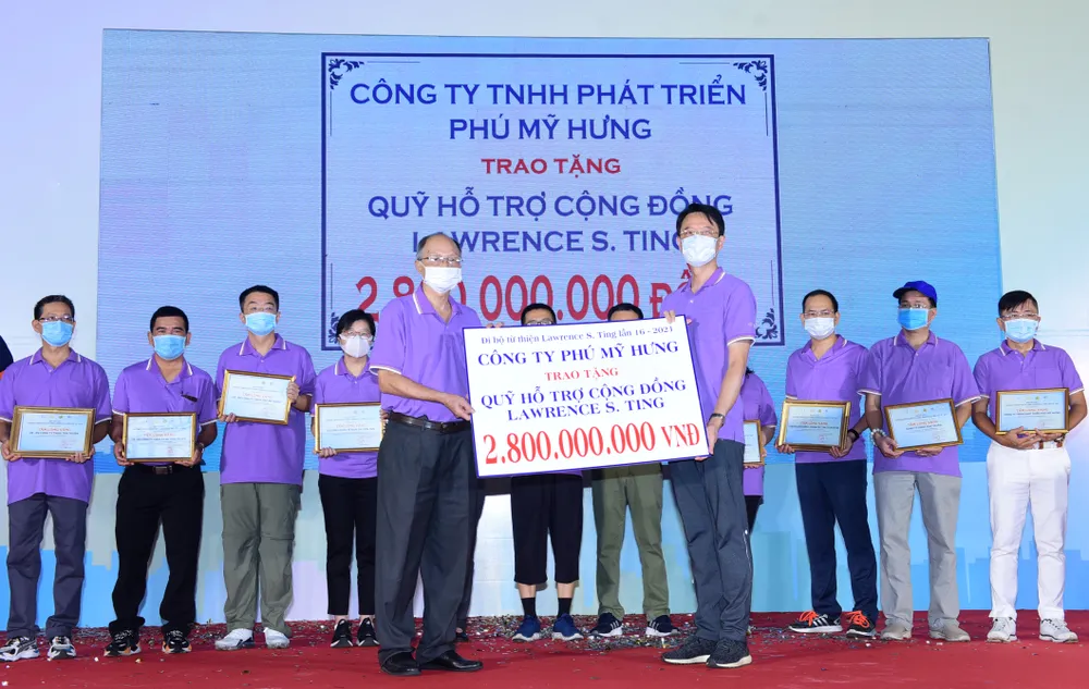 Chương trình đi bộ từ thiện Lawrence S. Ting lần thứ 16: Trao 2,8 tỷ đồng ủng hộ người nghèo ảnh 2