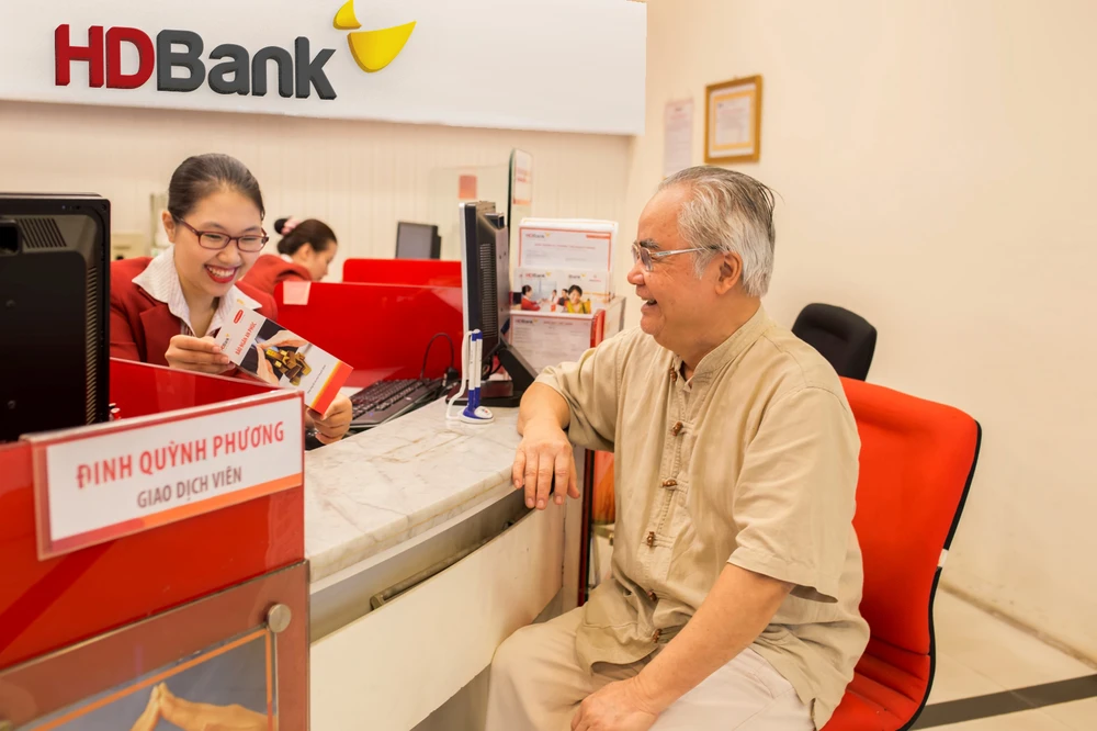 Gửi tiết kiệm tại HDBank “tuổi càng cao, lãi suất càng lớn”