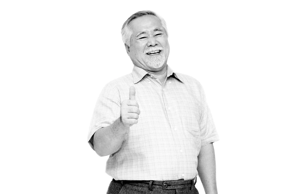 Tặng sách “Chìa khóa vàng cho sức khỏe tuổi già, tránh xa bệnh mạn tính”