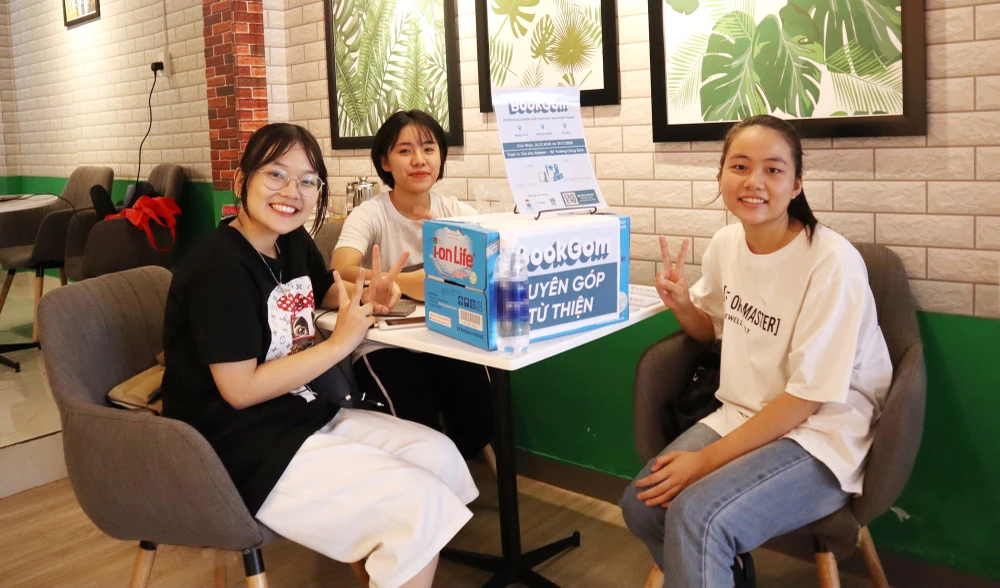 Lan tỏa tình yêu sách ảnh 1 Lan tỏa tình yêu sách ảnh 1
