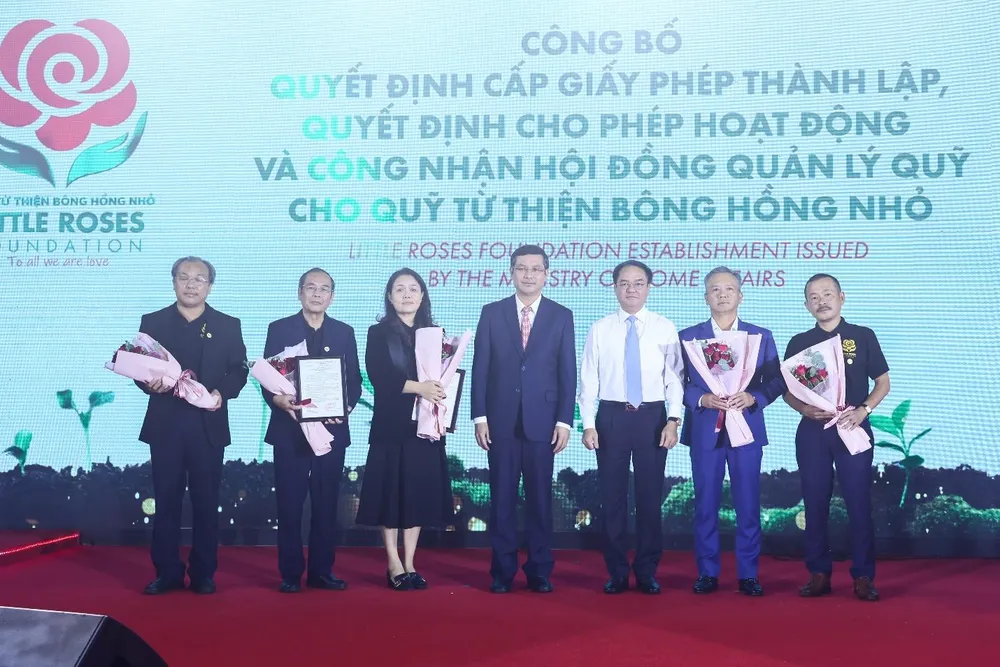 Xe Mobylette cổ được đấu giá hơn 500 triệu đồng quyên góp cho Quỹ từ thiện Bông hồng nhỏ ảnh 1