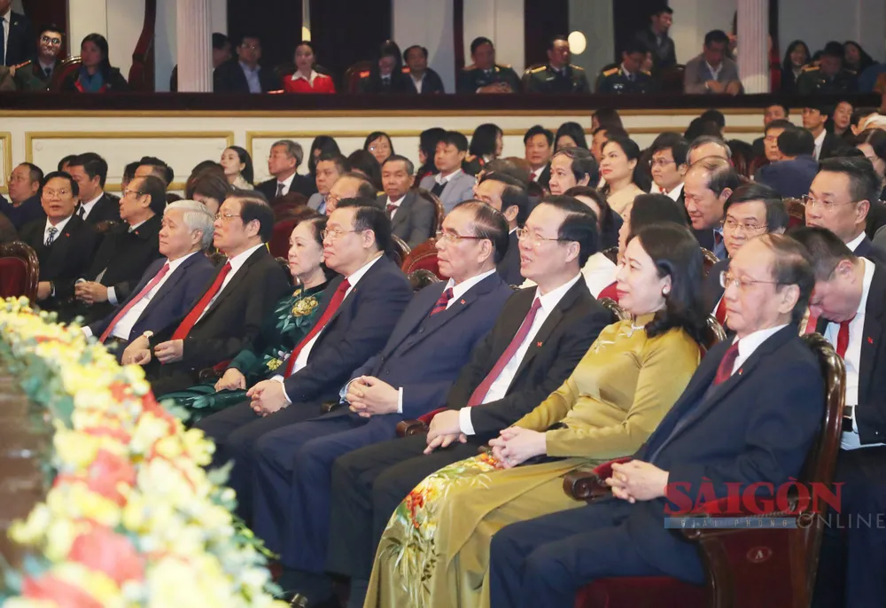 Các đồng chí lãnh đạo, nguyên lãnh đạo Đảng, Nhà nước dự lễ trao giải. Ảnh: QUANG PHÚC Các đồng chí lãnh đạo, nguyên lãnh đạo Đảng, Nhà nước dự lễ trao giải. Ảnh: QUANG PHÚC