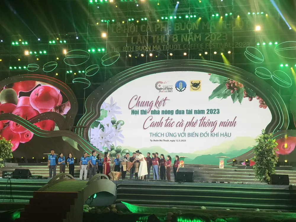 Các đội tranh tài tại vòng chung kết Hội thi Nhà nông đua tài năm 2023, tại TP Buôn Ma Thuột, Đắk Lắk, tối 12-3 Các đội tranh tài tại vòng chung kết Hội thi Nhà nông đua tài năm 2023, tại TP Buôn Ma Thuột, Đắk Lắk, tối 12-3