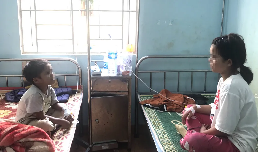 Bệnh nhân bị ngộ độc đang được điều trị. Ảnh: CH Bệnh nhân bị ngộ độc đang được điều trị. Ảnh: CH