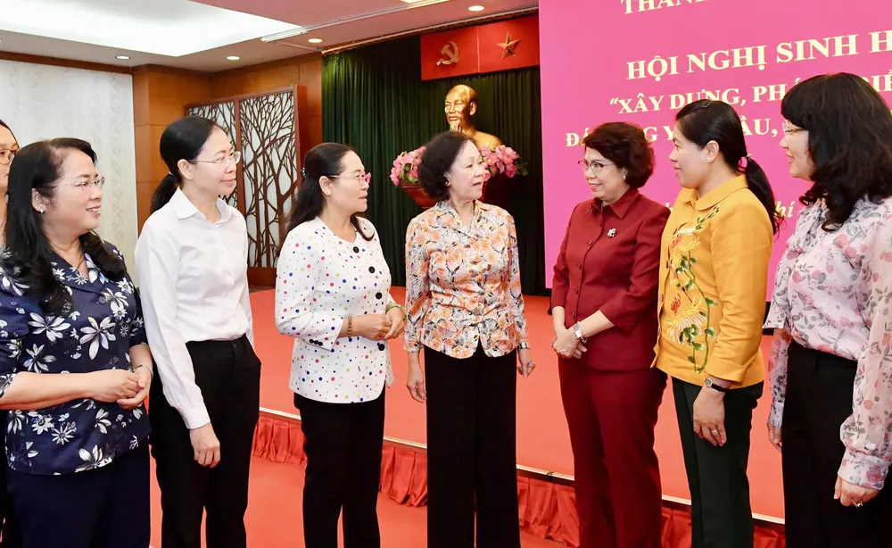 Đồng chí Trương Thị Mai trao đổi với lãnh đạo chủ chốt ở các tổ chức chính trị - xã hội của TPHCM. Ảnh: VIỆT DŨNG Đồng chí Trương Thị Mai trao đổi với lãnh đạo chủ chốt ở các tổ chức chính trị - xã hội của TPHCM. Ảnh: VIỆT DŨNG