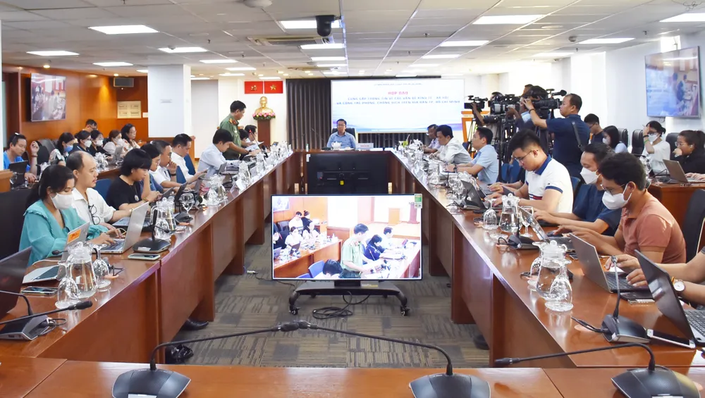 Quang cảnh buổi họp báo Quang cảnh buổi họp báo