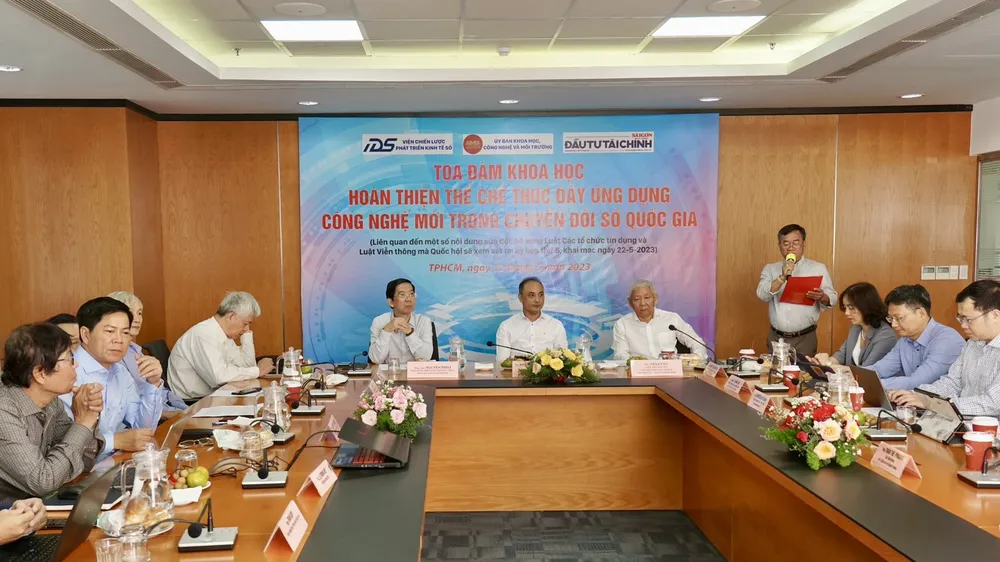 Quang cảnh buổi toạ đàm. Ảnh: HOÀNG HÙNG Quang cảnh buổi toạ đàm. Ảnh: HOÀNG HÙNG