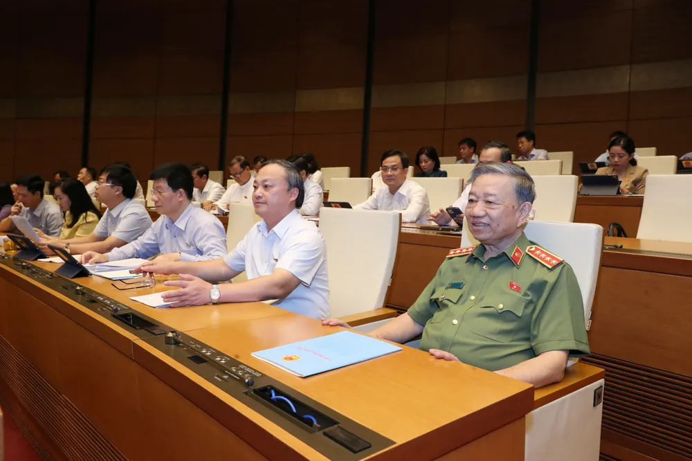 Phiên thảo luận chiều 22-6. Ảnh: QUANG PHÚC Phiên thảo luận chiều 22-6. Ảnh: QUANG PHÚC