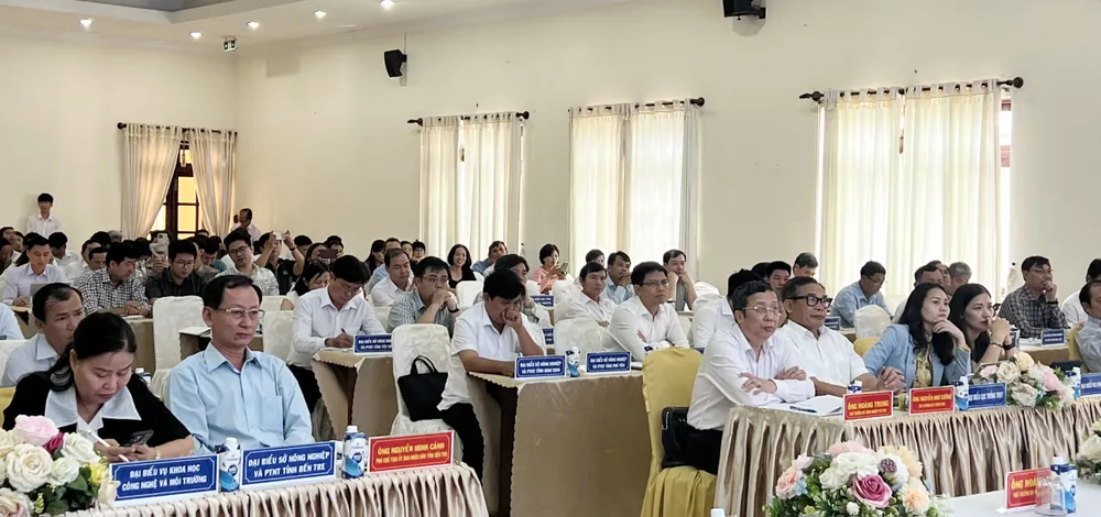 Thứ trưởng Hoàng Trung dự hội nghị tại Bến Tre Thứ trưởng Hoàng Trung dự hội nghị tại Bến Tre