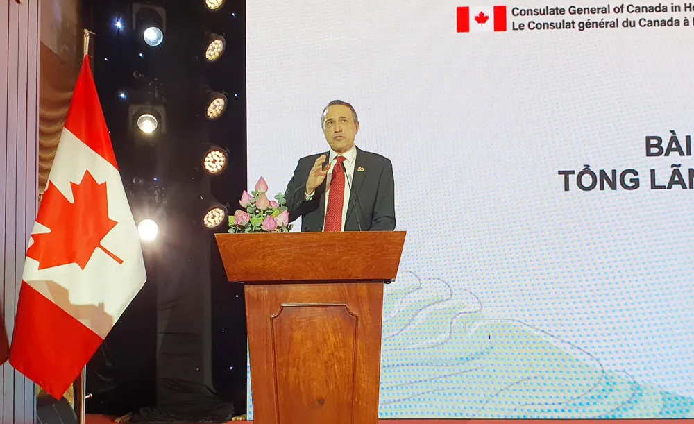 Tổng Lãnh sự Canada tại TPHCM Behzad Babakhani phát biểu tại lễ kỷ niệm 50 năm thiết lập quan hệ ngoại giao Việt Nam-Canada. Ảnh: THỤY VŨ Tổng Lãnh sự Canada tại TPHCM Behzad Babakhani phát biểu tại lễ kỷ niệm 50 năm thiết lập quan hệ ngoại giao Việt Nam-Canada. Ảnh: THỤY VŨ
