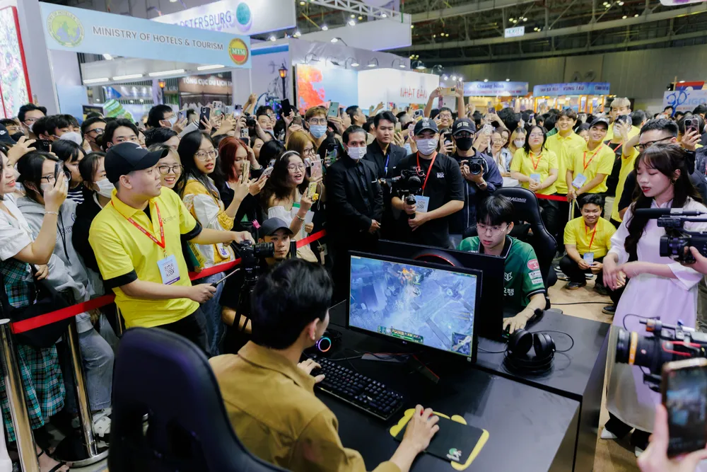 Morgan tham gia vào phần thi đấu đối kháng