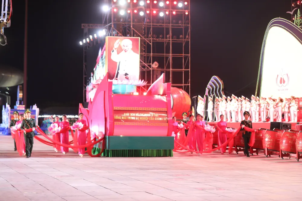 Diễu hành tại lễ kỷ niệm Diễu hành tại lễ kỷ niệm