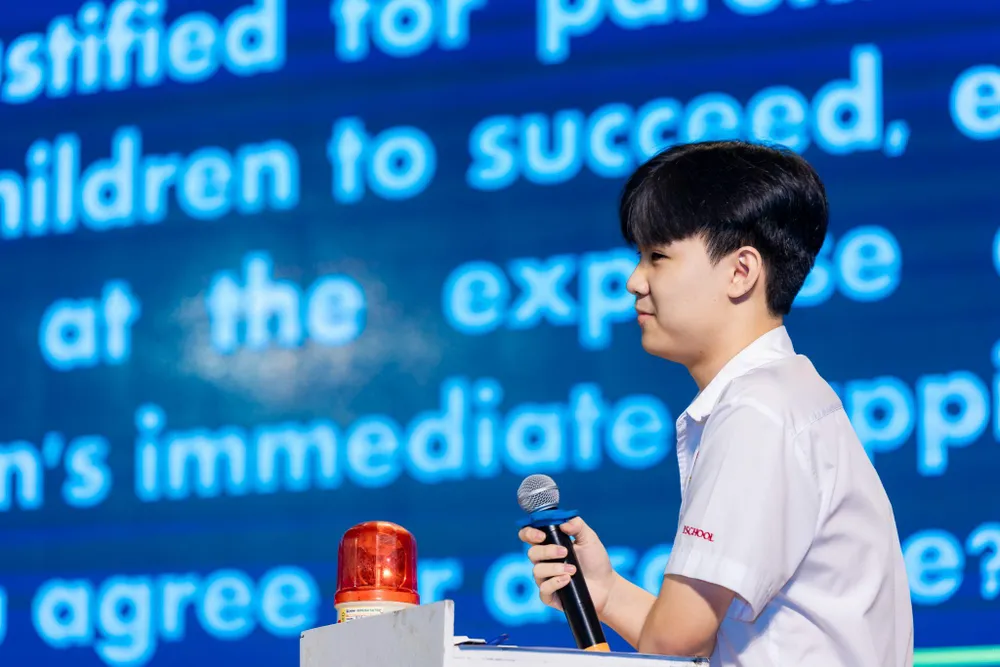 Chủ đề của cuộc thi năm nay: Be the change you want to see in this world. Ảnh: iSchool Vietnam Chủ đề của cuộc thi năm nay: Be the change you want to see in this world. Ảnh: iSchool Vietnam