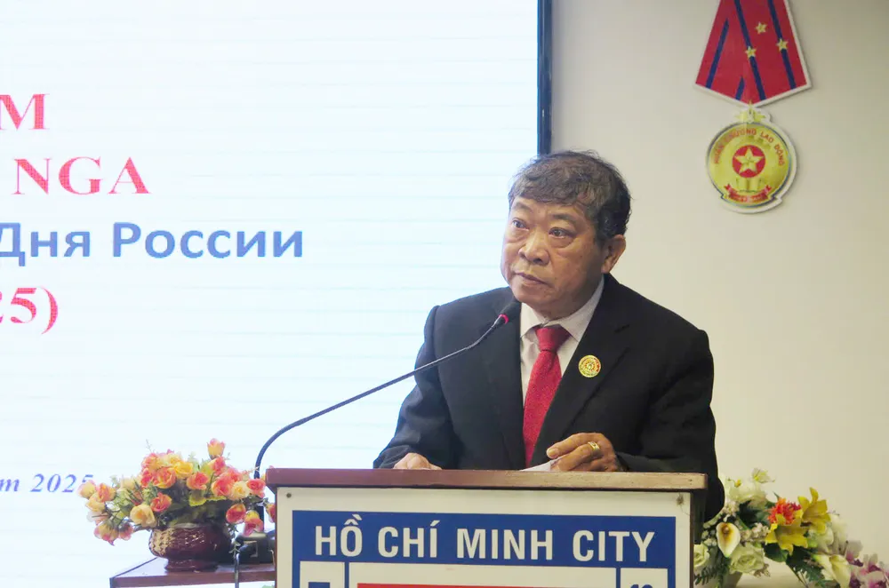 Chủ tịch Hội hữu nghị Việt - Nga TPHCM Hoàng Minh Nhân phát biểu tại buổi họp mặt. Ảnh: THỤY VŨ Nga2.jpg