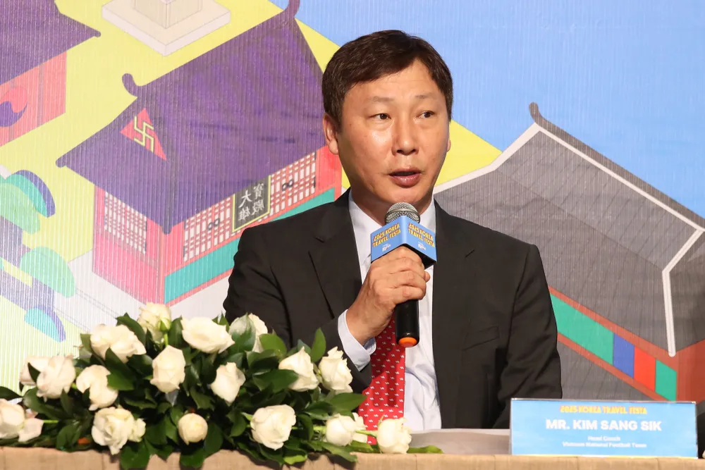 Ông Kim Sang-sik phát biểu tại lễ bổ nhiệm làm Đại sứ danh dự Du lịch Hàn Quốc tại Việt Nam, sáng 21-6-2025. Ảnh: KTO KSS.jpg