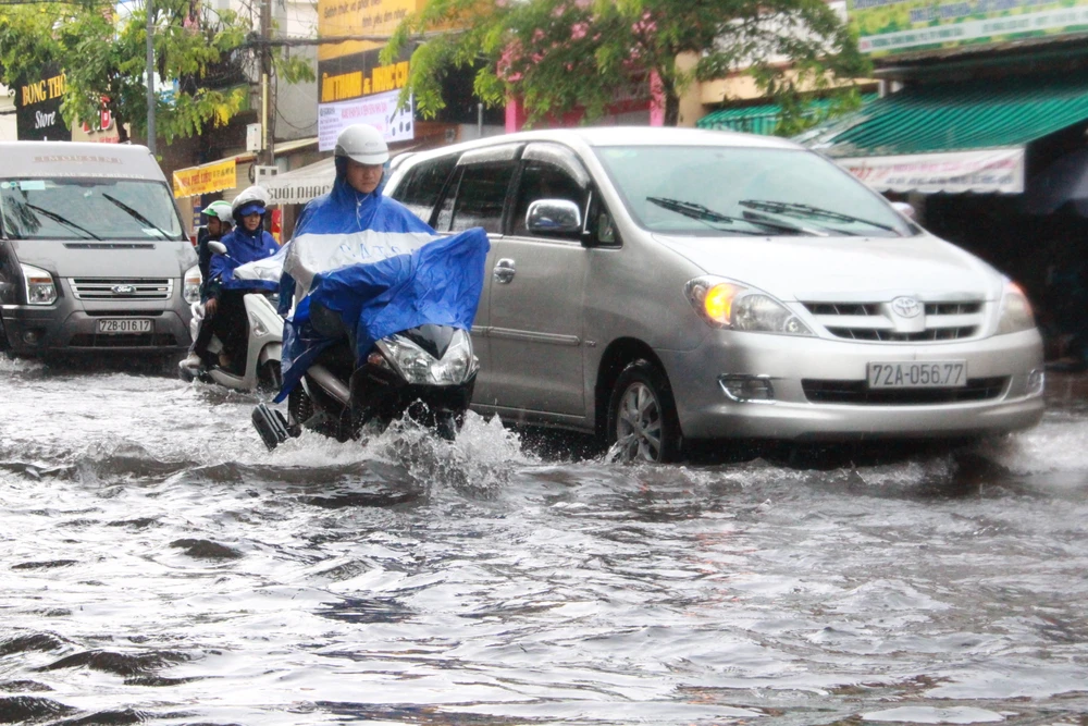 Đường Trương Công Định, thành phố Vũng Tàu bị ngập