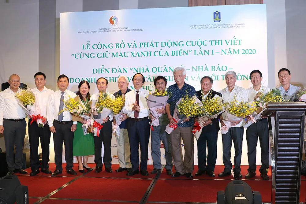 Phát động cuộc thi viết "Cùng giữ màu xanh của biển" ảnh 1 Phát động cuộc thi viết "Cùng giữ màu xanh của biển" ảnh 1