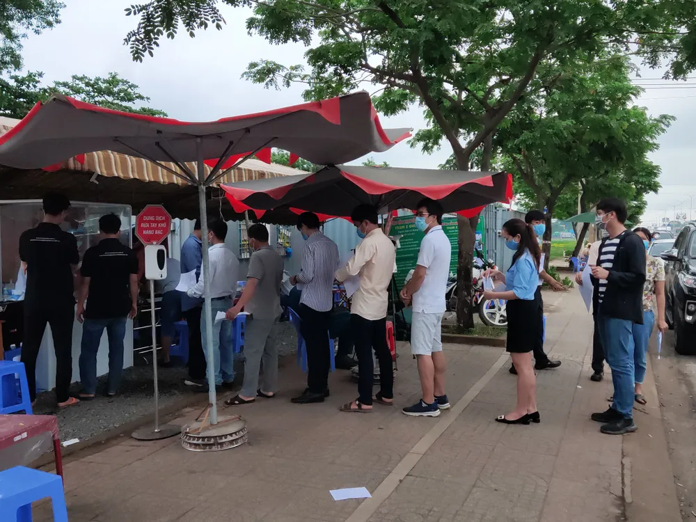 Vũng Tàu xử phạt hàng chục trường hợp ra đường khi không cần thiết ảnh 2