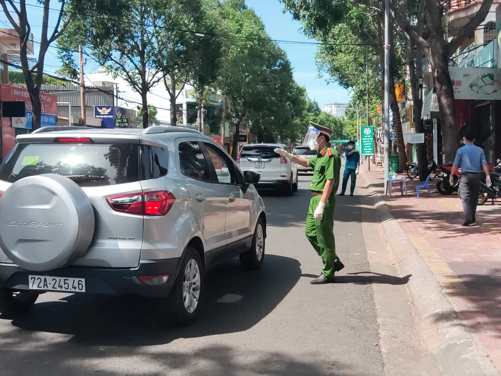 Phát hiện nhiều ca trong cộng đồng, TP Vũng Tàu kiểm soát gắt gao người ra đường ảnh 1 Phát hiện nhiều ca trong cộng đồng, TP Vũng Tàu kiểm soát gắt gao người ra đường ảnh 1
