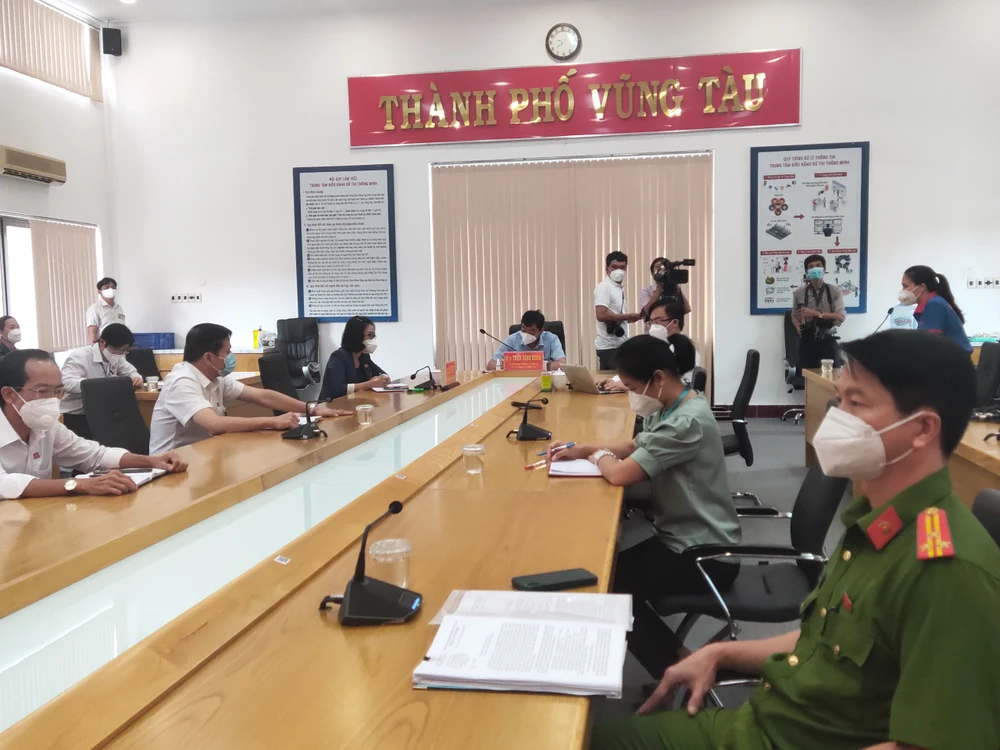 Vụ clip cự cãi giữa 2 tổ phòng chống dịch: Bí thư phường 4 và một công an viên TP Vũng Tàu làm bản kiểm điểm ảnh 1 Vụ clip cự cãi giữa 2 tổ phòng chống dịch: Bí thư phường 4 và một công an viên TP Vũng Tàu làm bản kiểm điểm ảnh 1