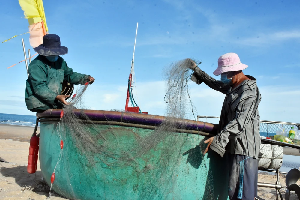 Ngư dân làng chài Phước Hải, huyện Đất Đỏ sẵn sàng ra khơi