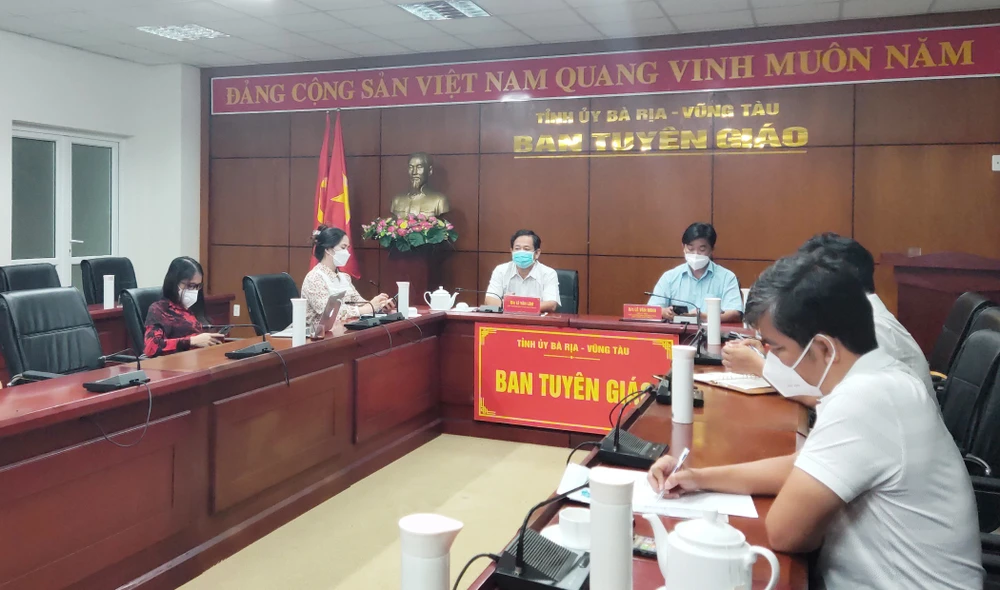 Quang cảnh buổi họp báo tối 21-9 tại điểm cầu Ban Tuyên giáo Tỉnh ủy Bà Rịa - Vũng Tàu