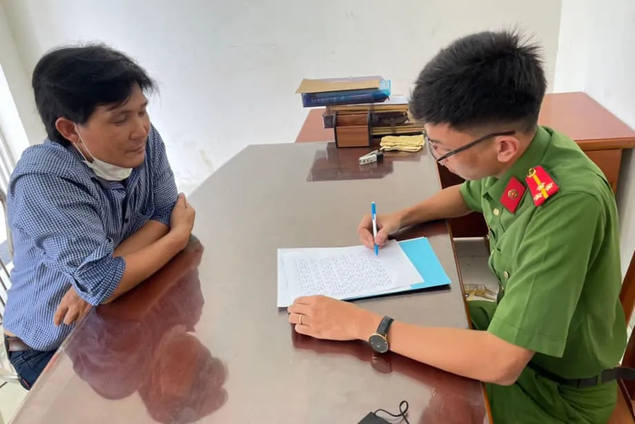 Cơ quan công an làm việc với đối tượng hành hung người phụ nữ bán mì