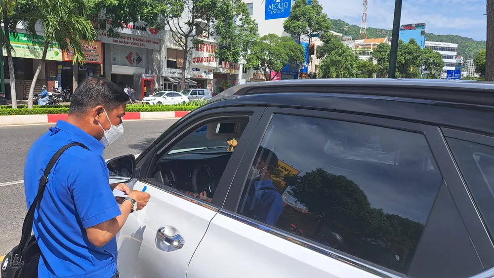 Thu phí đậu xe dưới lòng đường Lê Hồng Phong, TP Vũng Tàu