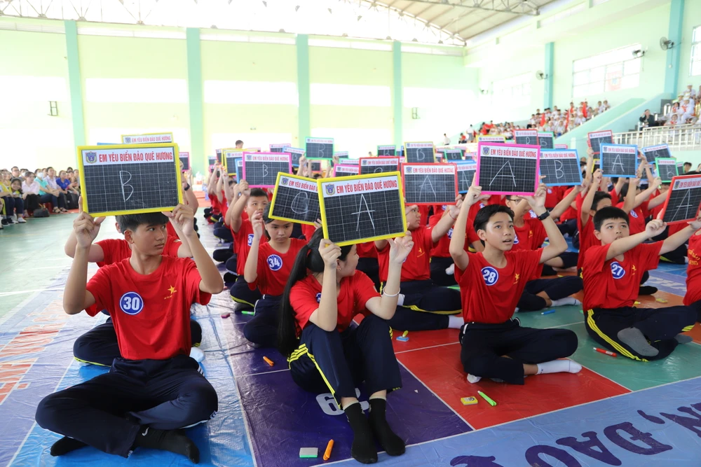 Quang cảnh cuộc thi "Em yêu biển, đảo quê hương" tại huyện Nhà Bè, TPHCM