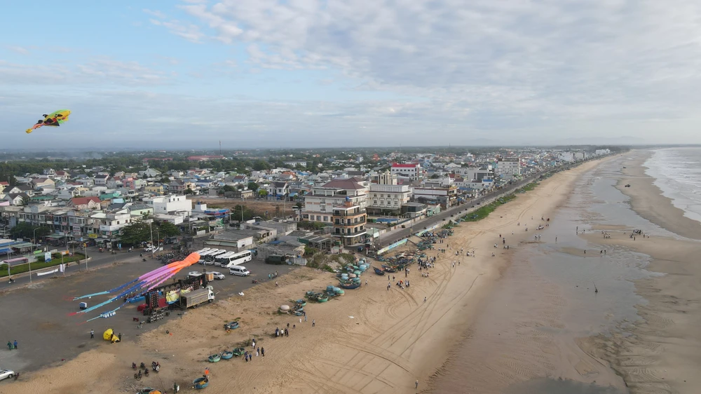 Bờ biển thị trấn Phước Hải, huyện Long Đất, tỉnh Bà Rịa - Vũng Tàu ngày càng sạch đẹp