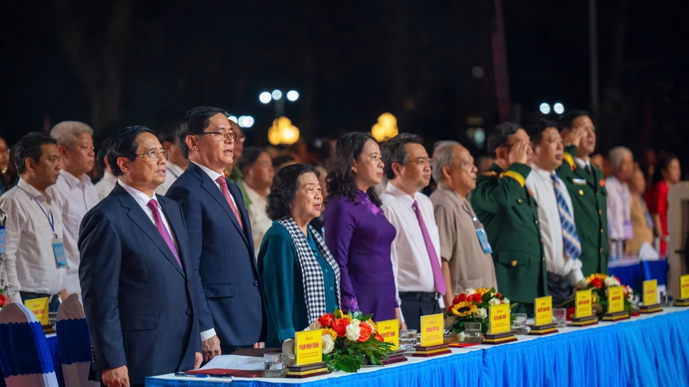 Thủ tướng Chính phủ Phạm Minh Chính cùng đoàn công tác đã đến dự chương trình chính luận nghệ thuật đặc biệt nhân dịp kỷ niệm 50 năm Giải phóng Côn Đảo. Ảnh: BTC z6565555606796_e8993b75b677280f6214ab3a25c41f42.jpg
