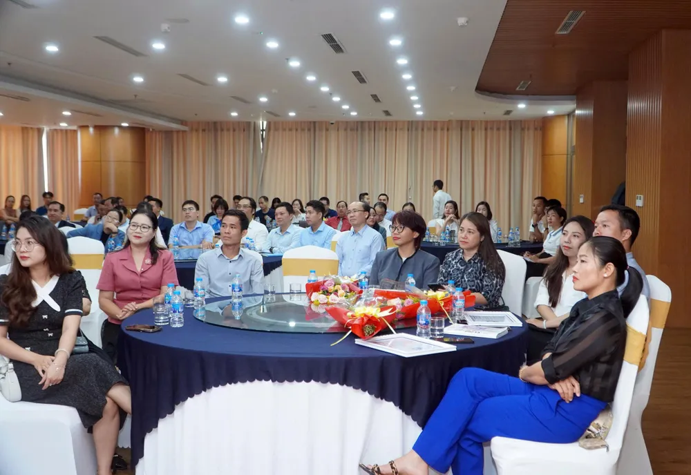 Các doanh nghiệp tham dự buổi nói chuyện chuyên đề z6782799458170_cfdece217a68cfc821ff3fc63f226767.jpg
